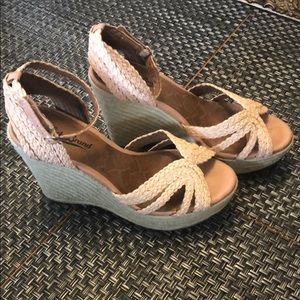 Lucky Brand peach and tan wedge heels size 6